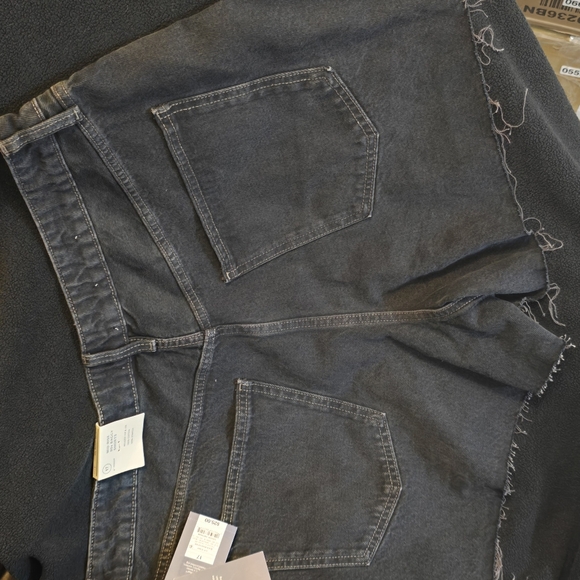 Women's Universal Thread Mid Rise Baggy Shorts in Black (Size 17) - Picture 5 of 5